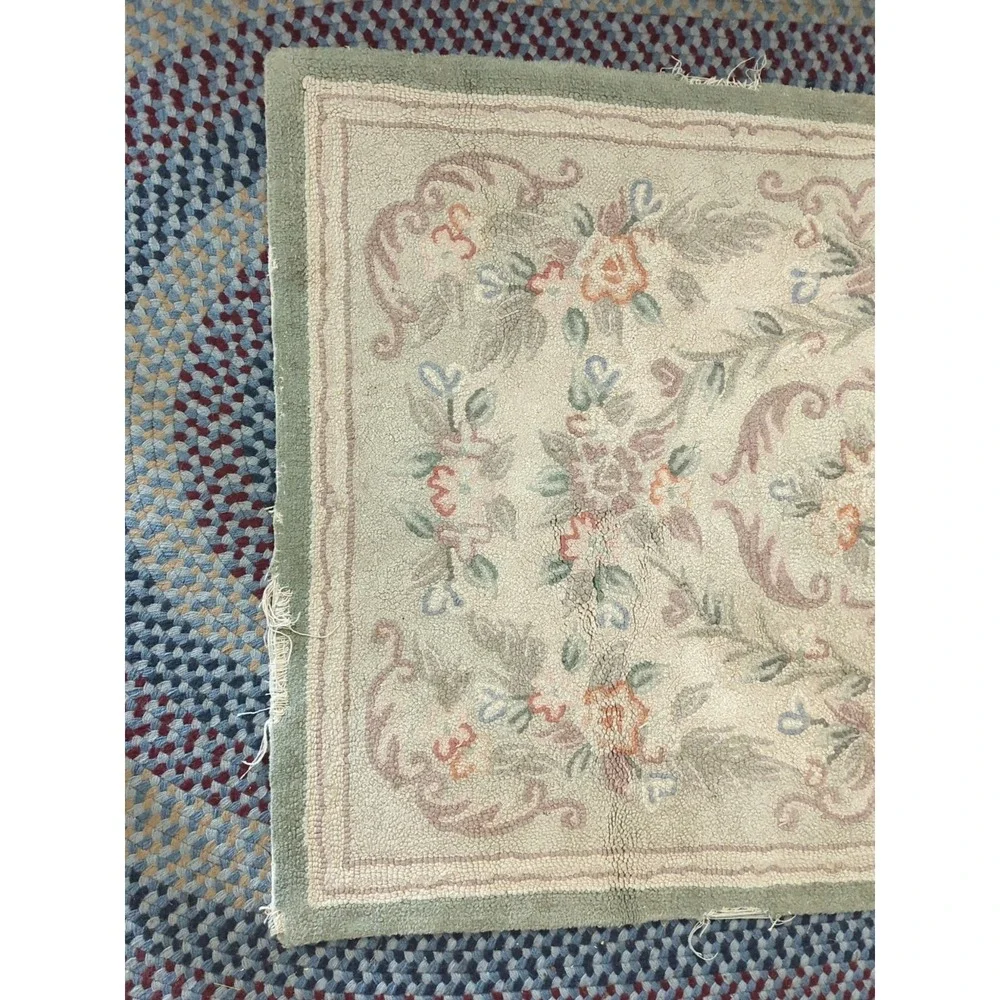 Vintage Hooked Rug, Good Condition,‎ Pretty Floral Design 35